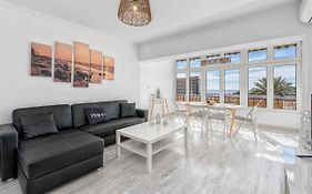 Benalmádena, frente a la playa y Puerto Marina